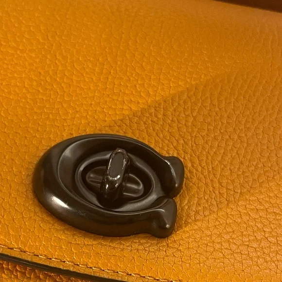 💓SOLD💓Coach Pollen Cassie - Rare  🦄 💛 - Picture 8 of 16